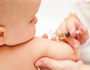 Natuurlijk ouderschap, gevaren van vaccinaties